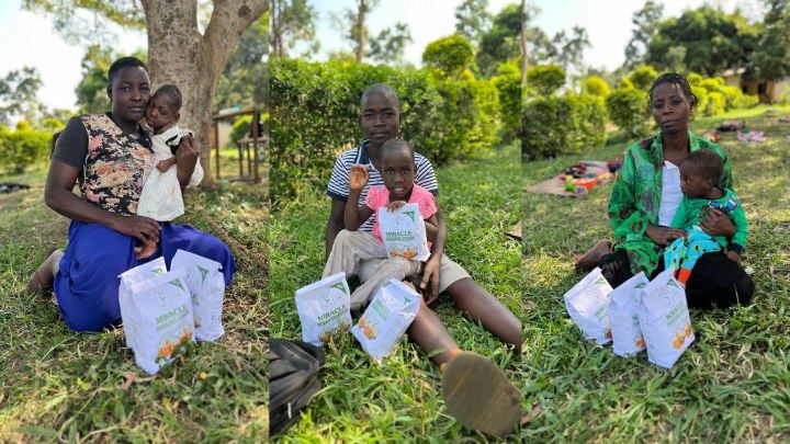 Gezinnen met kinderen tijdens het voedzame-papproject in Jinja